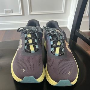 Men’s On Cloudmonster running shoes